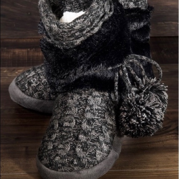 Winter Cozy Cable Knit Slippers - Picture 4 of 8